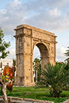 ARCO DI TRIONFO IN ONORE DEL RE UMBERTO DI SAVOIA, COSTRUITO AL TEMPO DEL COLONIALISMO ITALIANO. SITUATO NELLA PIAZZA ADIACENTE AL CHECK-POINT BANCA.
